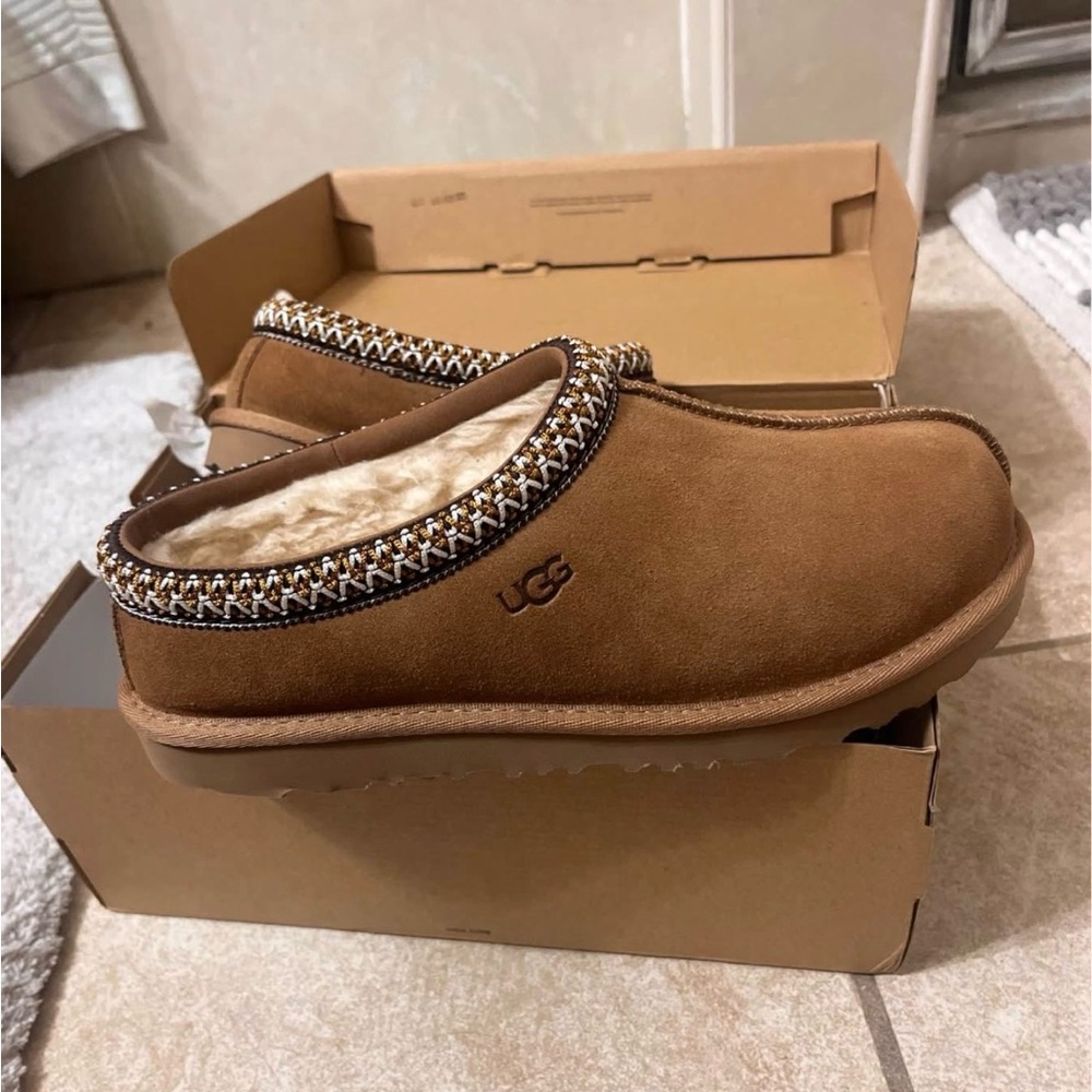 — SOLD — Woman’s UGGS Tan Slip-On